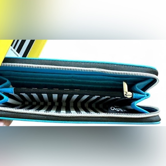 Marc Tetro Blue Dog ,Zip Around Long Wallet. - Picture 7 of 12